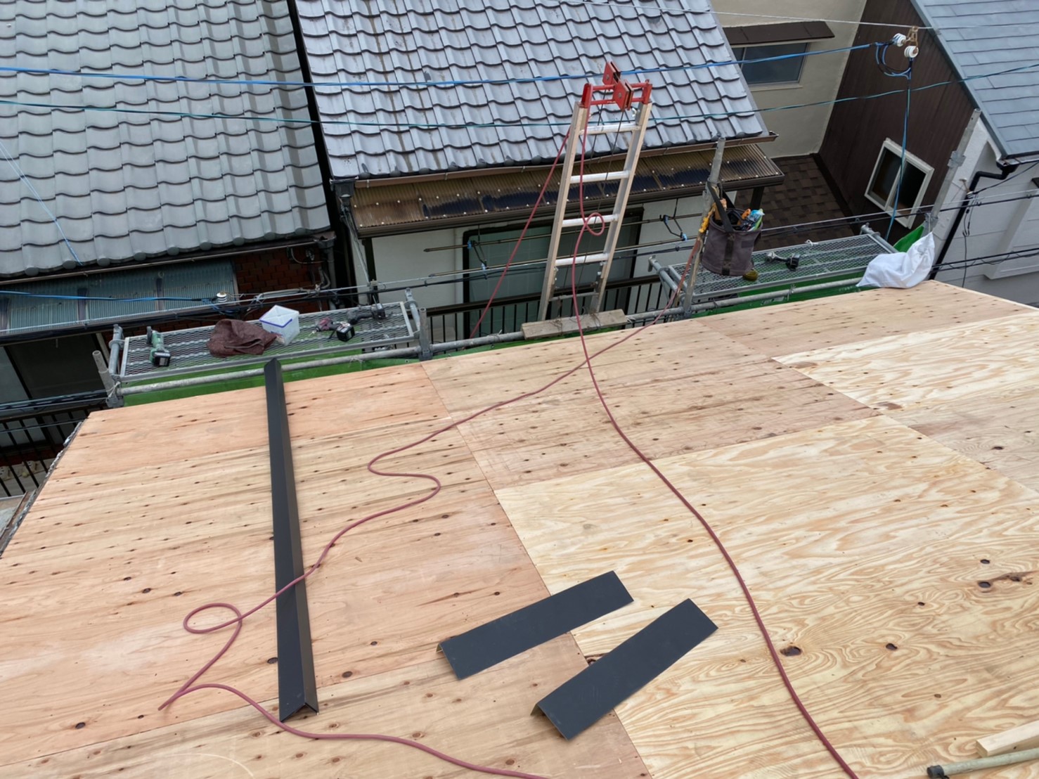 野地板の増し張りと水切り板金